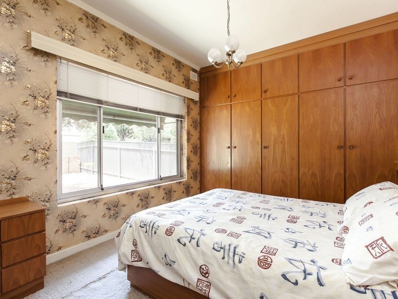 1 Prince Avenue, Blair Athol SA 5084