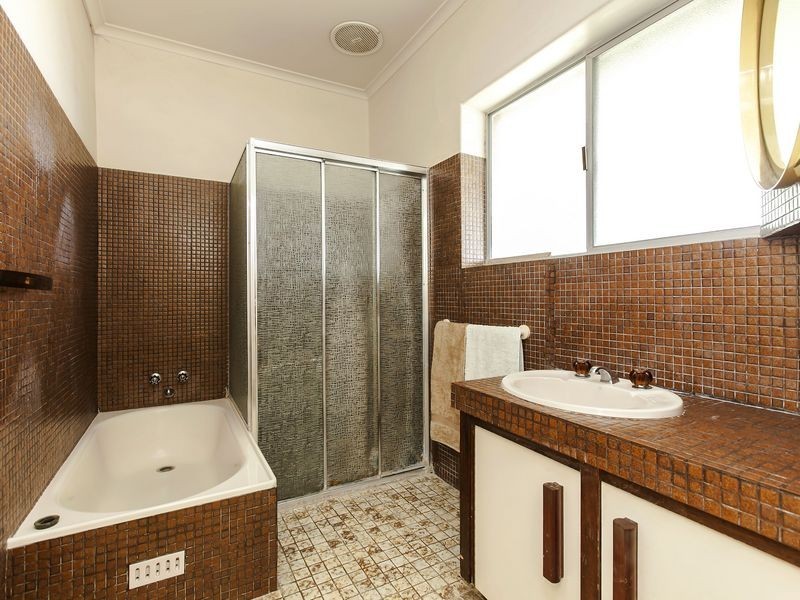 1 Prince Avenue, Blair Athol SA 5084