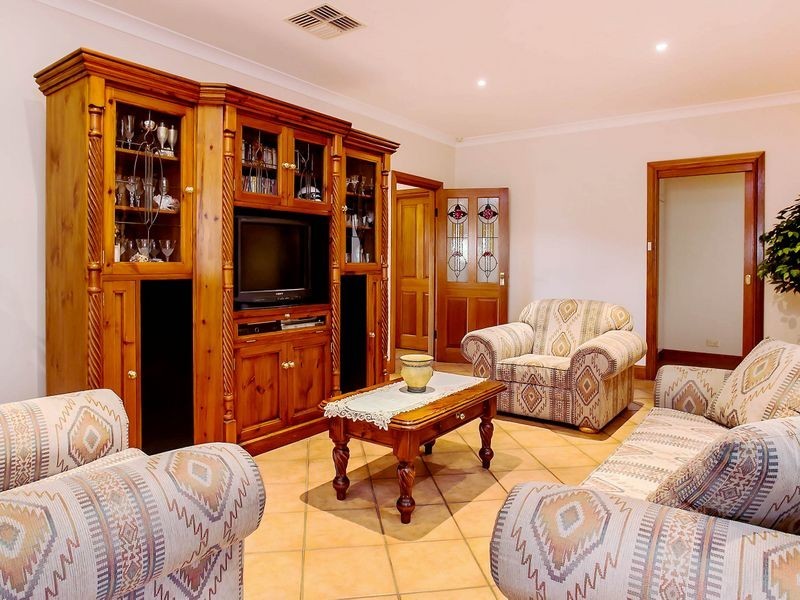 2 Zenith Court, Hectorville SA 5073