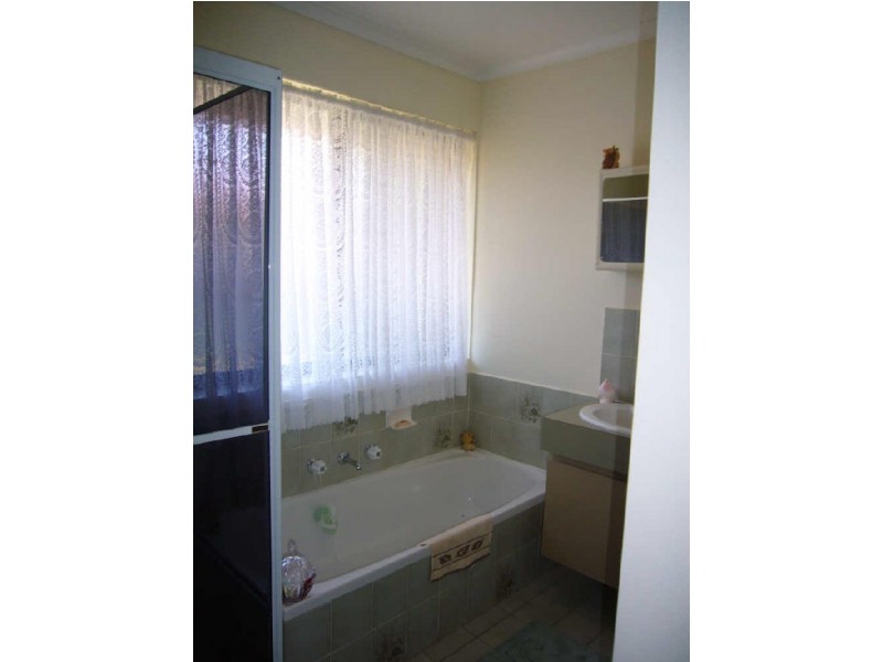 4 Felicia Avenue, Salisbury Downs SA 5108