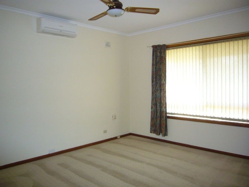 17 Morris Drive, Valley View SA 5093