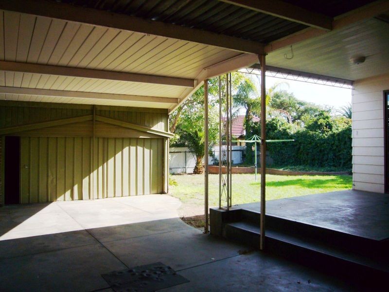 17 Morris Drive, Valley View SA 5093