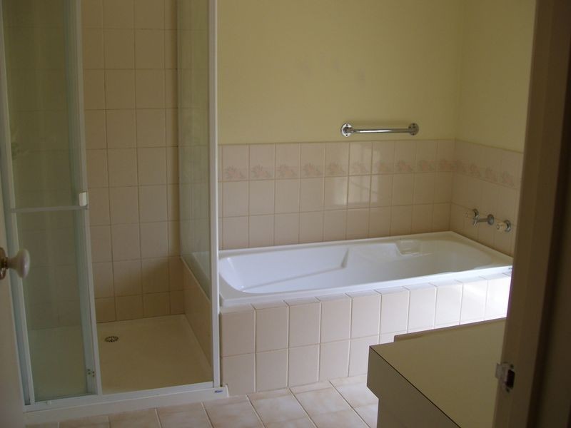 2/5 Albert Close, Alexandra VIC 3714