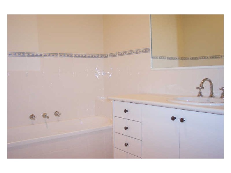 1/2 Thom Street, Alexandra VIC 3714