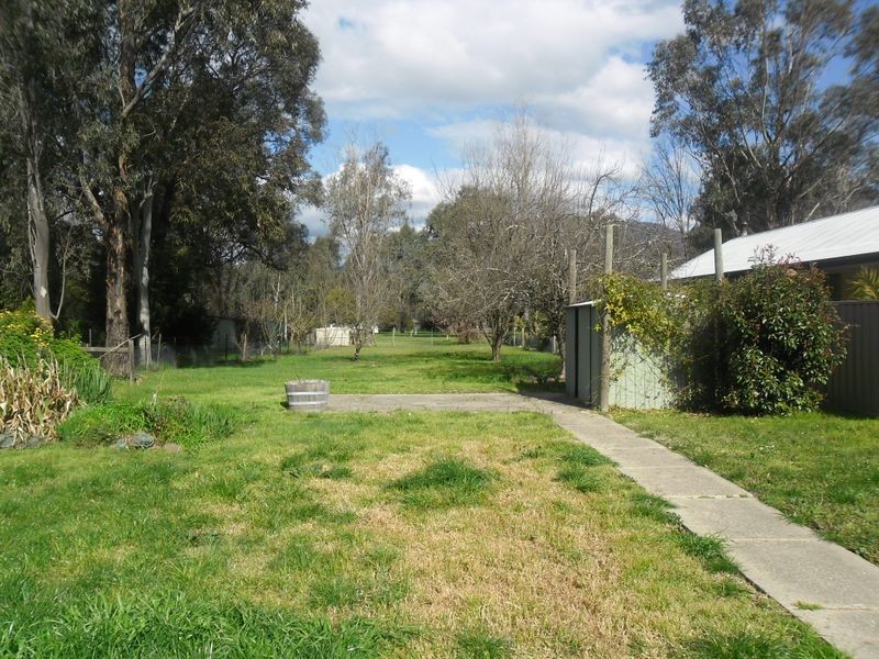 1 Shaw Avenue, Eildon VIC 3713