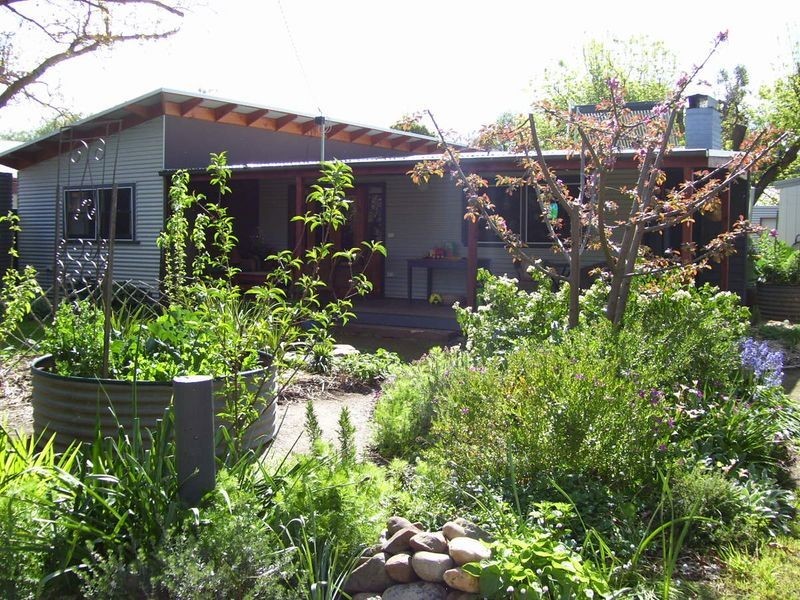 1 Paynes Avenue, Alexandra VIC 3714