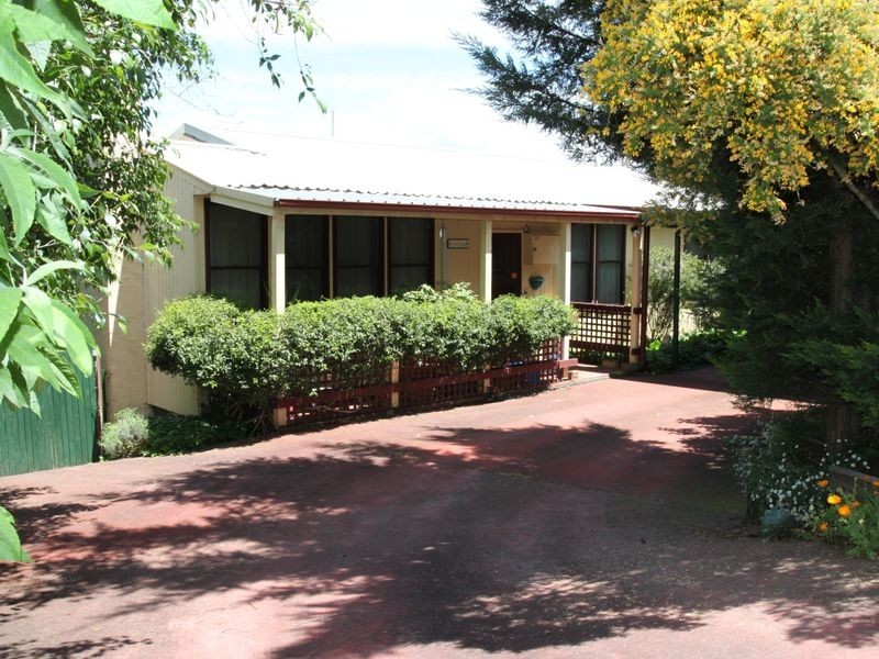 27 Centre Avenue, Eildon VIC 3713