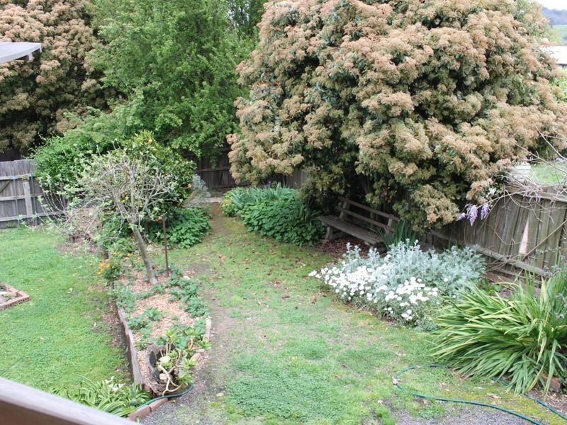 27 Centre Avenue, Eildon VIC 3713