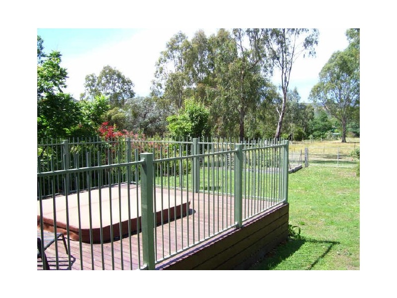9 Shaw Avenue, Eildon VIC 3713