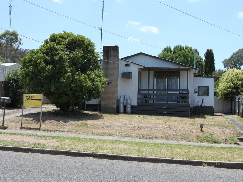 10 Centre Avenue, Eildon VIC 3713