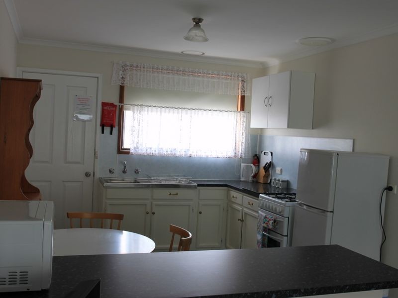 Unit 4/4 South Cres, Eildon VIC 3713