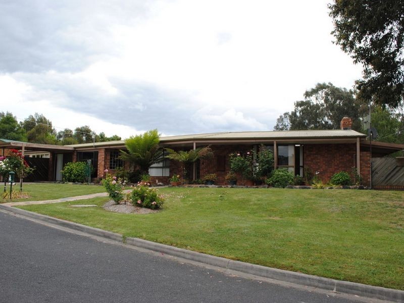 14 Savage Court, Eildon VIC 3713