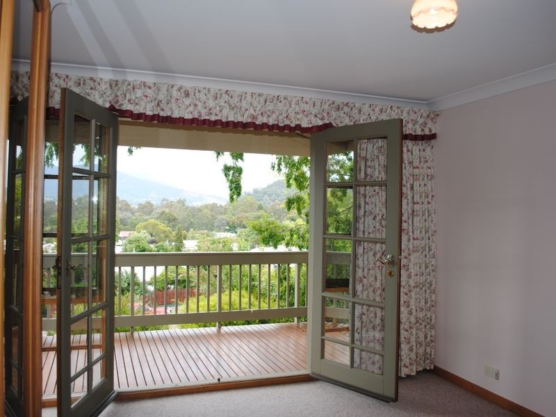 26 Centre Avenue, Eildon VIC 3713