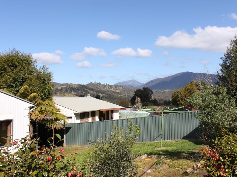 33 Fifth Street, Eildon VIC 3713