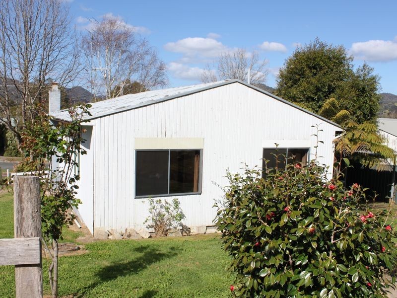 33 Fifth Street, Eildon VIC 3713