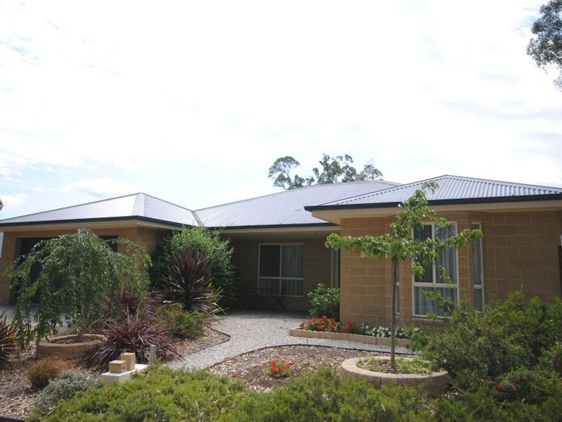 11 Halls Flat Road, Alexandra VIC 3714