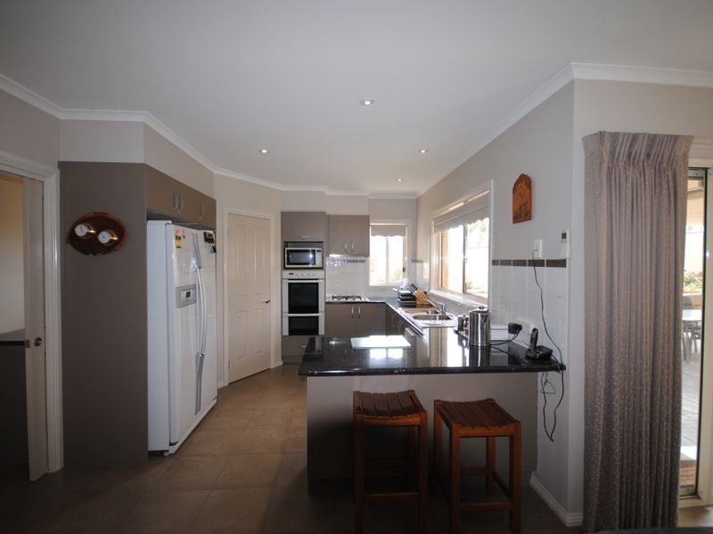 11 Halls Flat Road, Alexandra VIC 3714