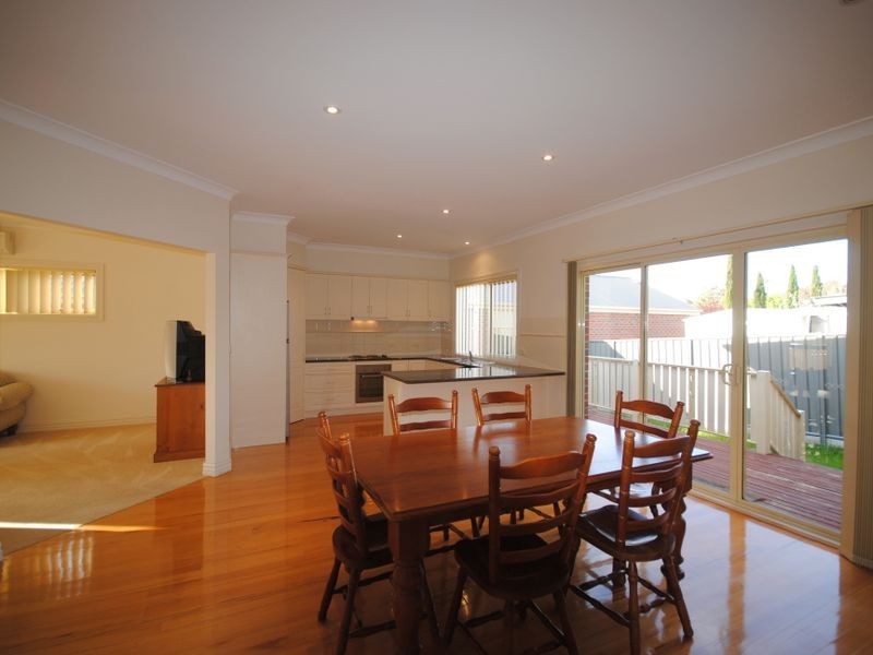 2/5 Myrtle Street, Alexandra VIC 3714