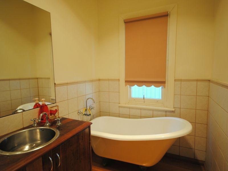 1B Park Avenue, Eildon VIC 3713