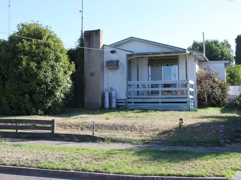 10 Centre Avenue, Eildon VIC 3713