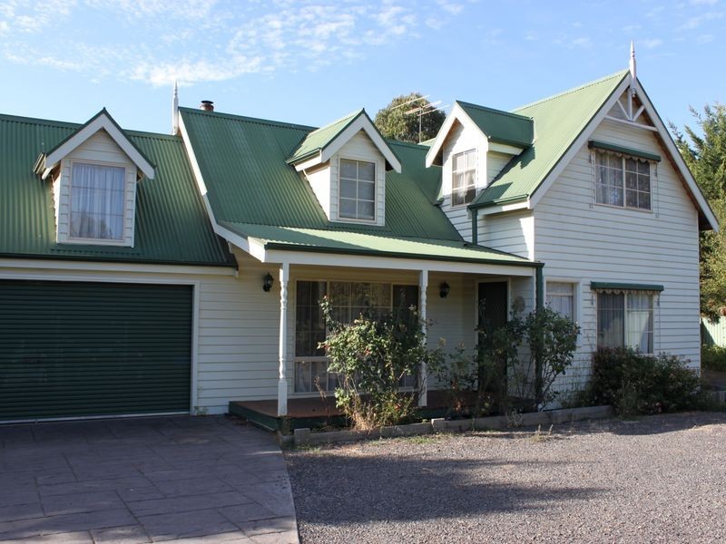 24 South Crescent, Eildon VIC 3713