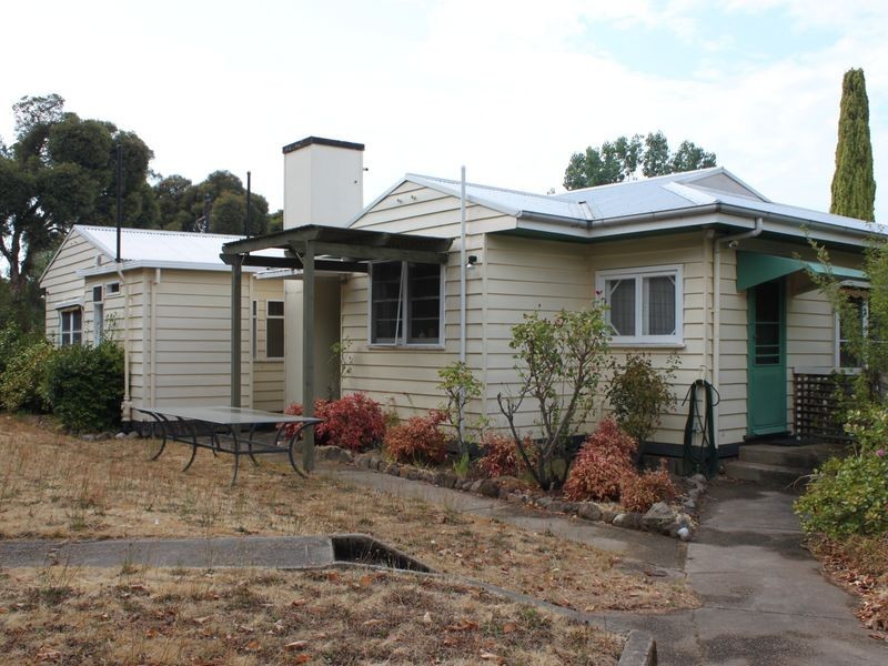 2 Sixth Street, Eildon VIC 3713