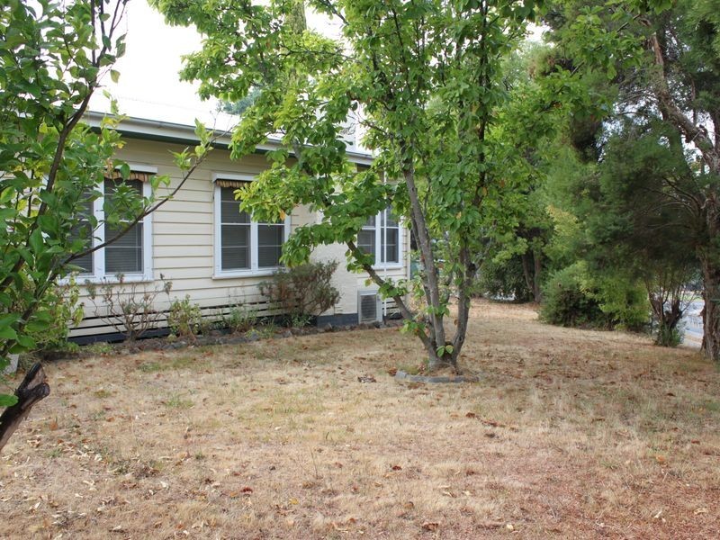2 Sixth Street, Eildon VIC 3713