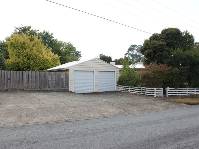 2 Sixth Street, Eildon VIC 3713