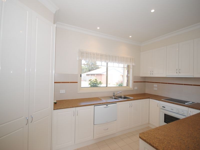 4/2 Thom Street, Alexandra VIC 3714