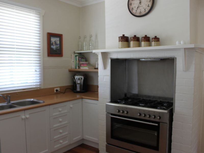 2 Myrtle Street, Alexandra VIC 3714