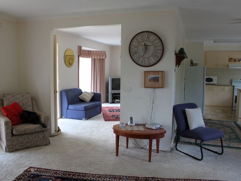 2 Oswald Drive, Alexandra VIC 3714