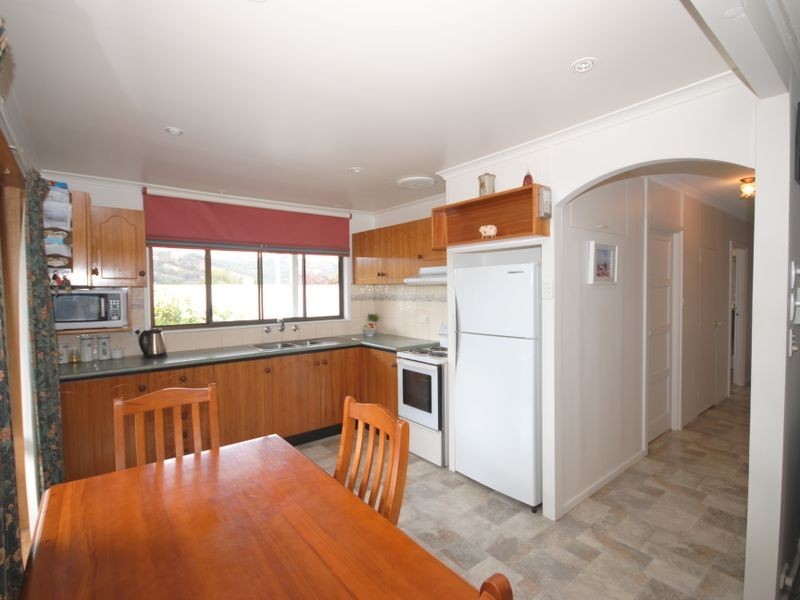 23 Eighth Street, Eildon VIC 3713