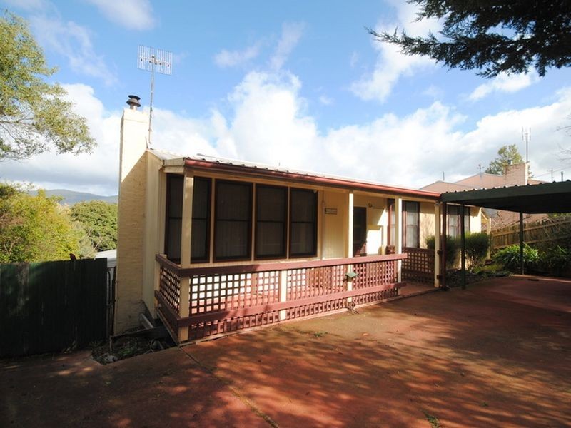 27 Centre Avenue, Eildon VIC 3713