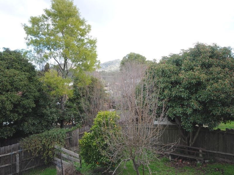 27 Centre Avenue, Eildon VIC 3713