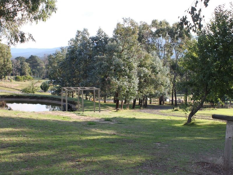 6 Cathedral Close, Buxton VIC 3711