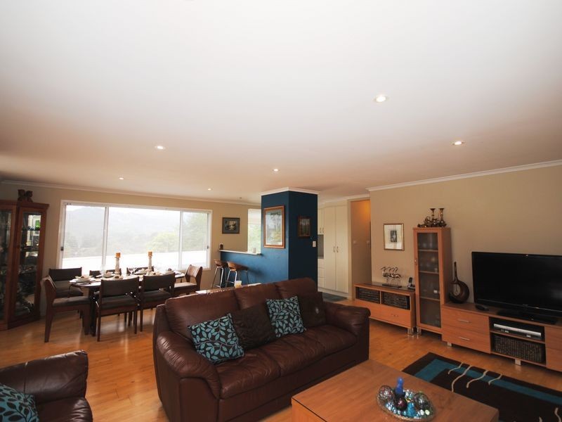 25 Eighth Street, Eildon VIC 3713