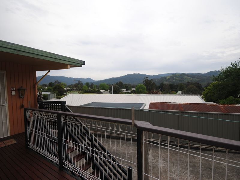 25 Eighth Street, Eildon VIC 3713