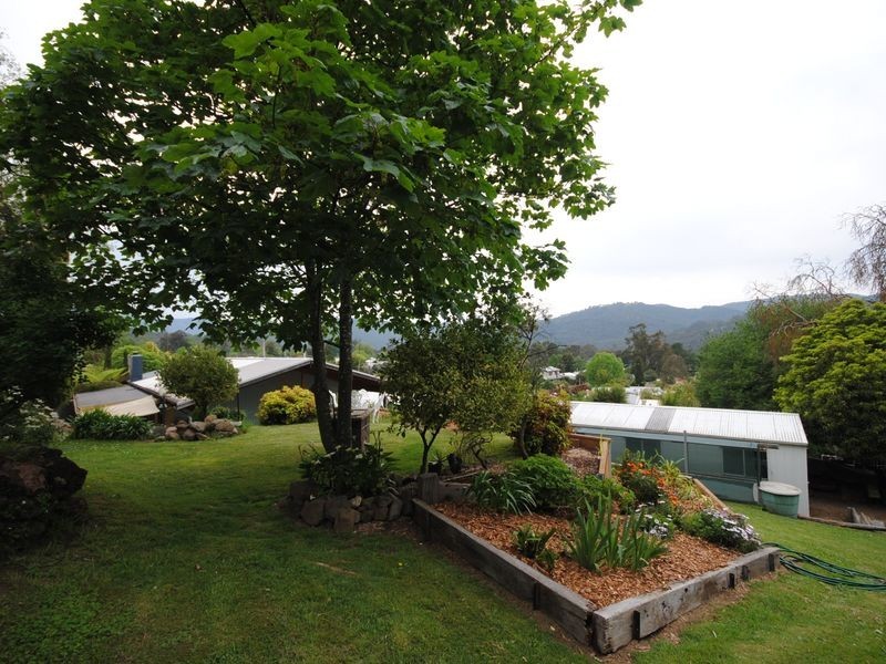 25 Eighth Street, Eildon VIC 3713