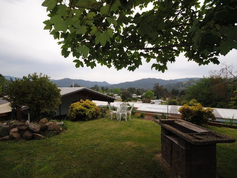 25 Eighth Street, Eildon VIC 3713