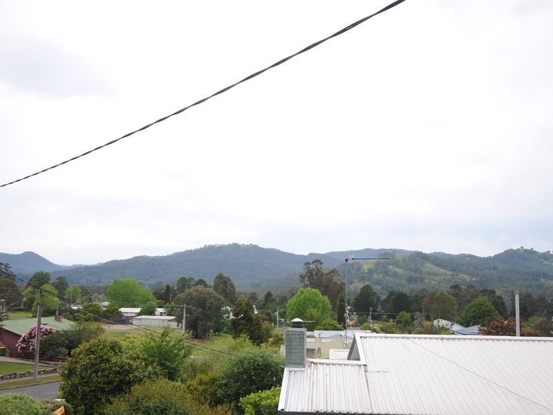 25 Eighth Street, Eildon VIC 3713