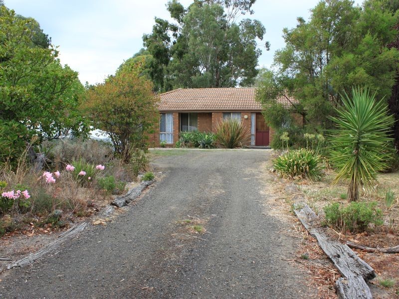 1 Shaw Avenue, Eildon VIC 3713