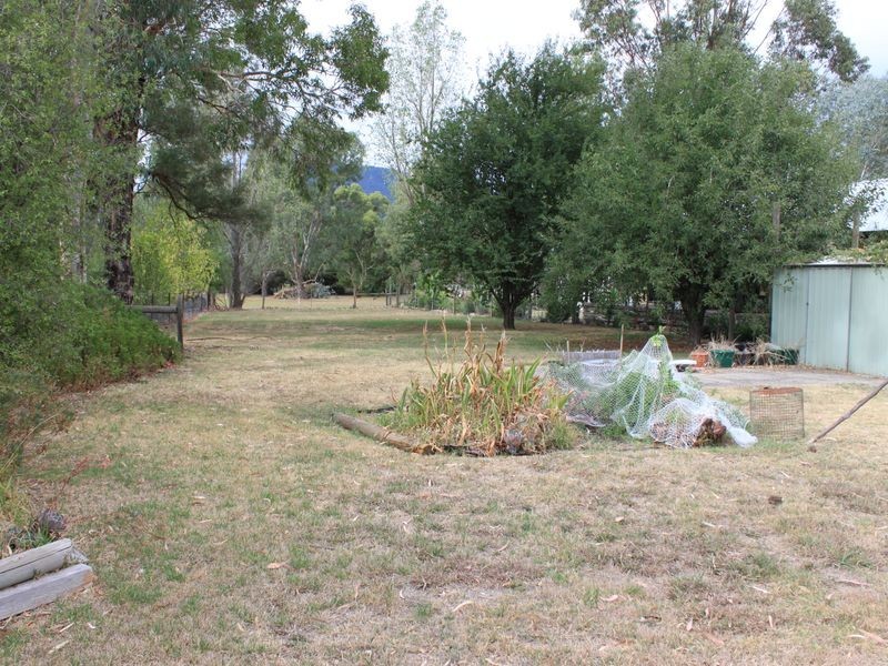 1 Shaw Avenue, Eildon VIC 3713