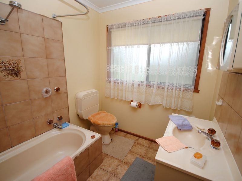 33 Shaw Avenue, Eildon VIC 3713