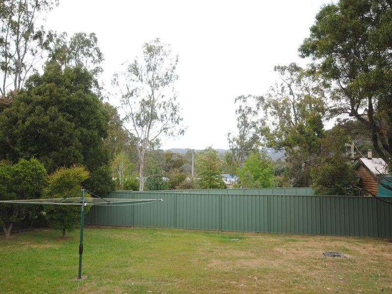33 Shaw Avenue, Eildon VIC 3713