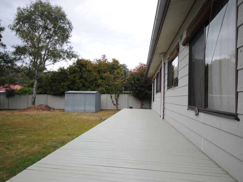 33 Shaw Avenue, Eildon VIC 3713