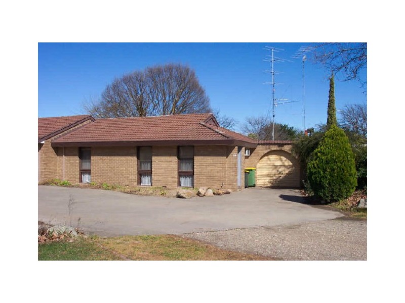 1/2 Johnston Street, Alexandra VIC 3714