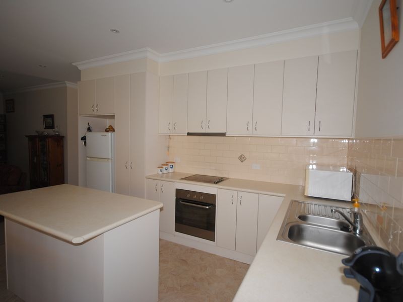 3/2 Thom Street, Alexandra VIC 3714