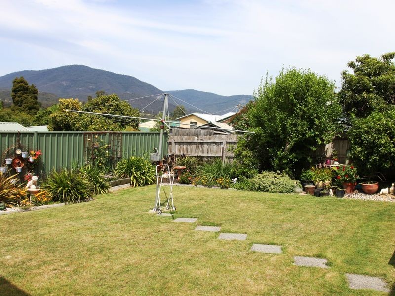 17 Sixth Street, Eildon VIC 3713