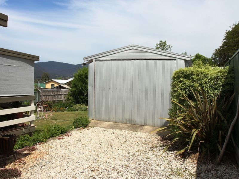 17 Sixth Street, Eildon VIC 3713