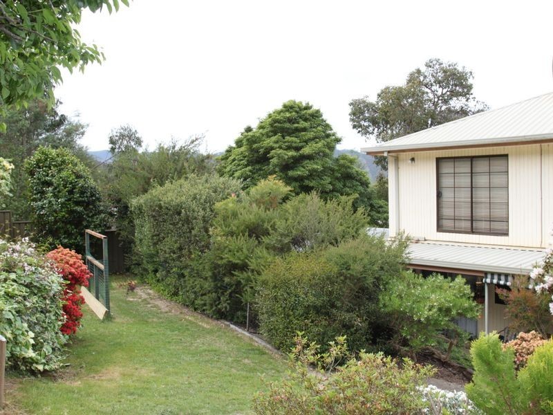 23 Sixth Street, Eildon VIC 3713